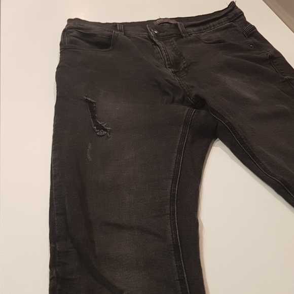Zara Jean's, Ripped Style - Picture 2 of 4